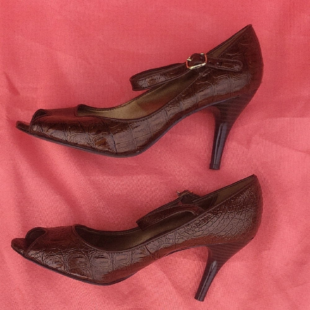 Predictions Dark Brown Peep-Toe Heels - Picture 3 of 7